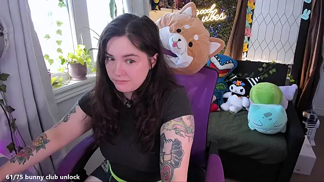 Snapshot of JennKenobi chatting on 04.23.26 JennKenobi online show from 04.23.26