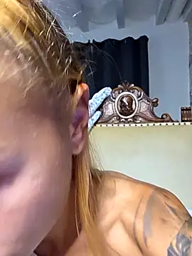 Snapshot of kylie_blck chatting on 10.03.25 kylie blck online show from 10.03.25