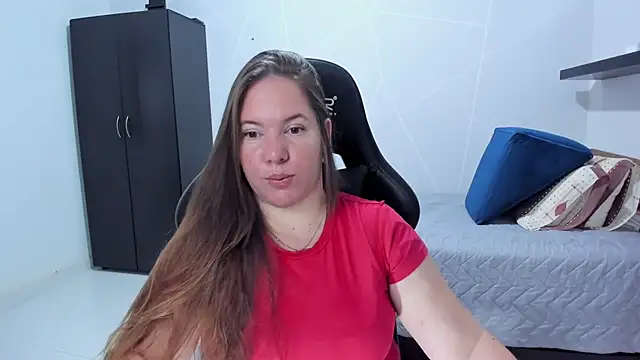 Snapshot of tamy_shine87 chatting on 10.06.25 tamy shine87 online show from 10.06.25