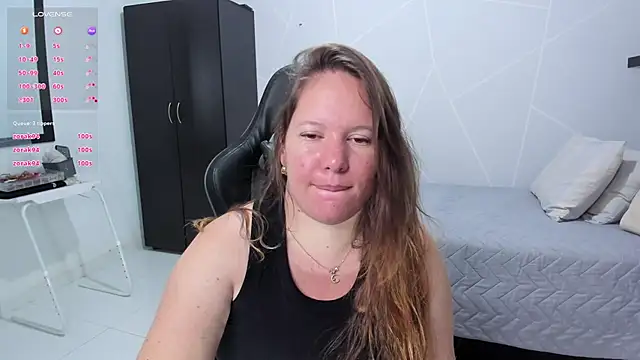 Snapshot of tamy_shine87 chatting on 10.14.25 tamy shine87 online show from 10.14.25