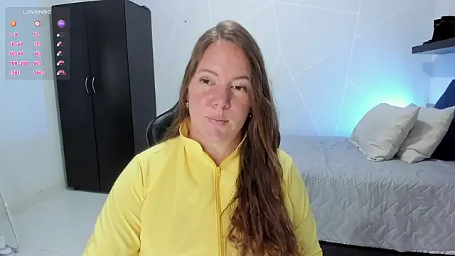 Snapshot of tamy_shine87 chatting on 10.26.25 tamy shine87 online show from 10.26.25