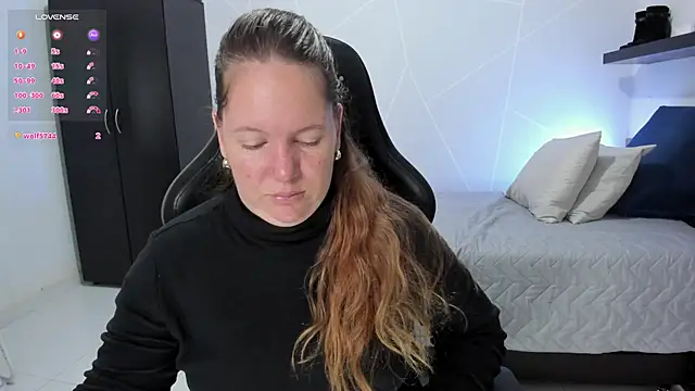 Snapshot of tamy_shine87 chatting on 10.27.25 tamy shine87 online show from 10.27.25