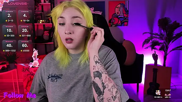 Snapshot of AsheLucker chatting on 09.29.25 AsheLucker online show from 09.29.25