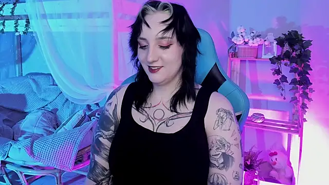 Snapshot of AsheLucker chatting on 10.08.25 AsheLucker online show from 10.08.25