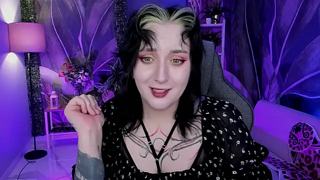 Snapshot of AsheLucker chatting on 10.10.25 AsheLucker online show from 10.10.25