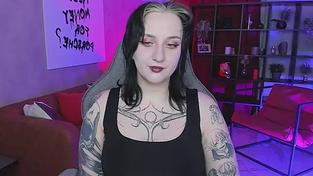 Snapshot of AsheLucker chatting on 10.12.25 AsheLucker online show from 10.12.25