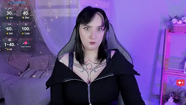 Snapshot of AsheLucker chatting on 10.26.25 AsheLucker online show from 10.26.25