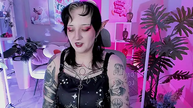 Snapshot of AsheLucker chatting on 11.07.25 AsheLucker online show from 11.07.25