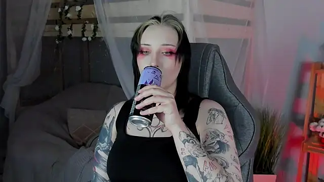 Snapshot of AsheLucker chatting on 11.16.25 AsheLucker online show from 11.16.25