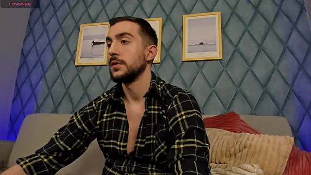 Snapshot of Dylan_Best chatting on 03.17.25 Dylan Best online show from 03.17.25