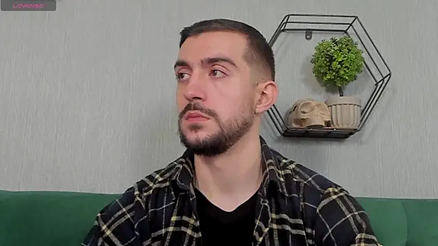 Snapshot of Dylan_Best chatting on 10.06.25 Dylan Best online show from 10.06.25