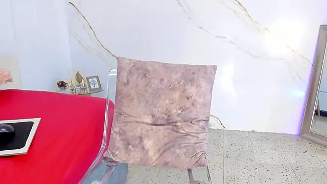 IsiisLovei online show from 11.29.25