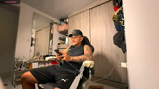 Snapshot of jordylatin20 chatting on 11.08.25 jordylatin20 online show from 11.08.25