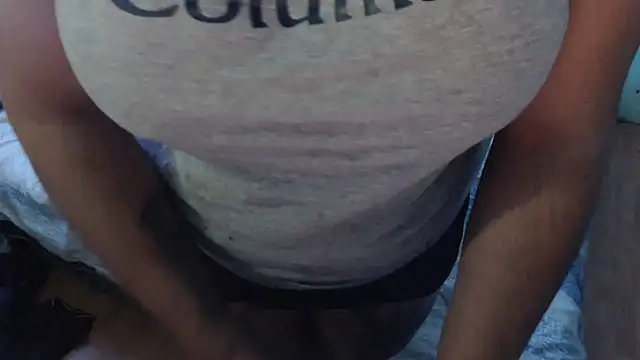 Snapshot of Hilarybunnyy chatting on 12.02.24 Hilarybunnyy online show from 12.02.24