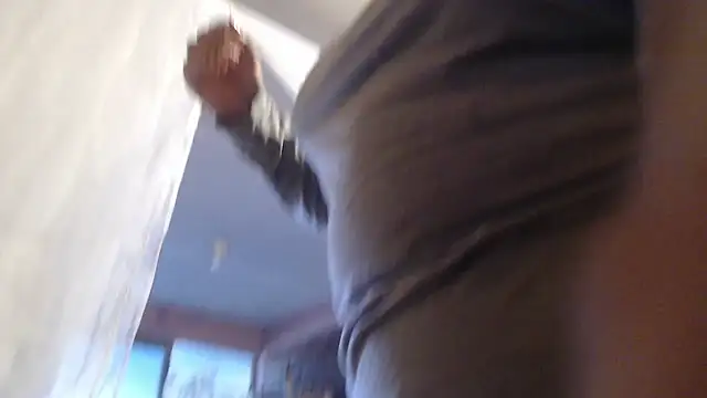 Snapshot of Hilarybunnyy chatting on 10.30.25 Hilarybunnyy online show from 10.30.25