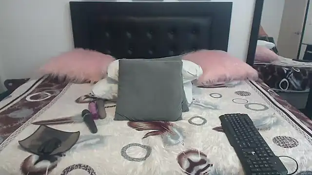 katiehotx online show from 11.08.25