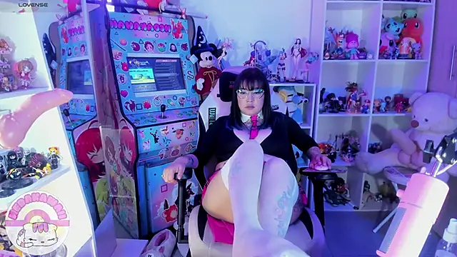 Snapshot of meda_kawaii_ chatting on 02.02.25 meda kawaii online show from 02.02.25