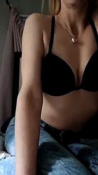 Snapshot of hornymilf00 chatting on 10.26.25 hornymilf00 online show from 10.26.25