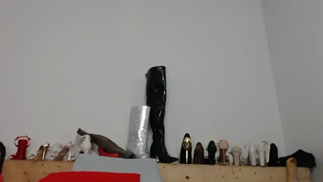 Snapshot of Cherry_1992 chatting on 01.16.25 Cherry 1992 online show from 01.16.25