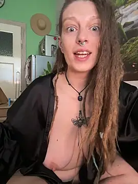 Snapshot of MenaDreadfull chatting on 03.19.25 MenaDreadfull online show from 03.19.25