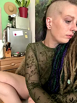 Snapshot of MenaDreadfull chatting on 10.03.25 MenaDreadfull online show from 10.03.25