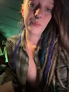 Snapshot of MenaDreadfull chatting on 10.17.25 MenaDreadfull online show from 10.17.25