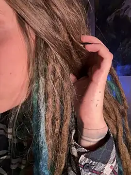 Snapshot of MenaDreadfull chatting on 11.14.25 MenaDreadfull online show from 11.14.25