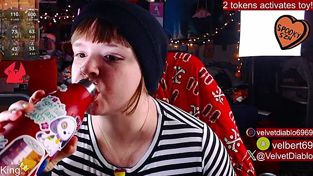 Snapshot of VelvetDiablo chatting on 09.29.25 VelvetDiablo online show from 09.29.25