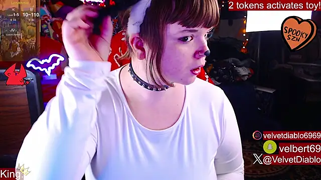 Snapshot of VelvetDiablo chatting on 10.01.25 VelvetDiablo online show from 10.01.25