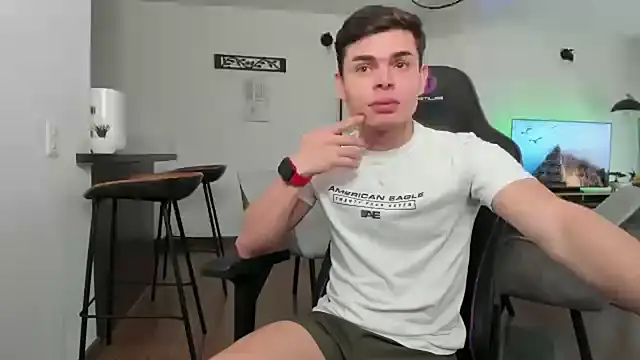 Snapshot of alejooo_twink chatting on 02.25.25 alejooo twink online show from 02.25.25