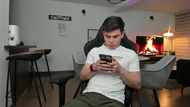 Snapshot of alejooo_twink chatting on 02.25.25 alejooo twink online show from 02.25.25