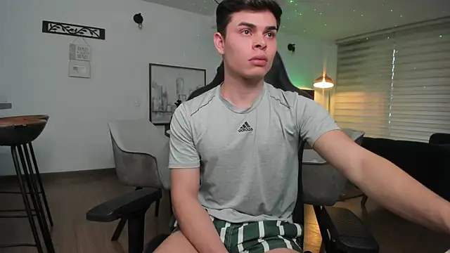 Snapshot of alejooo_twink chatting on 02.27.25 alejooo twink online show from 02.27.25