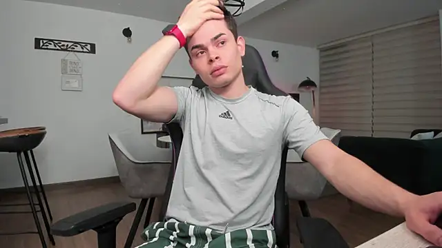 Snapshot of alejooo_twink chatting on 02.28.25 alejooo twink online show from 02.28.25