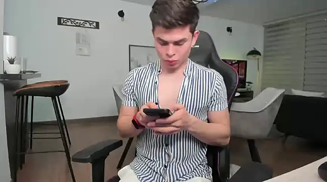 Snapshot of alejooo_twink chatting on 03.01.25 alejooo twink online show from 03.01.25