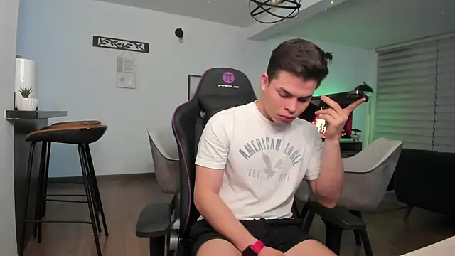 Snapshot of alejooo_twink chatting on 03.02.25 alejooo twink online show from 03.02.25