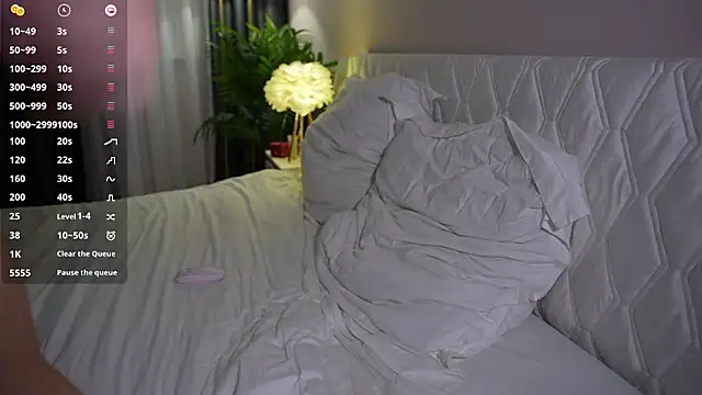 CatchMe1 online show from 10.12.25