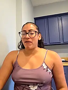 Snapshot of Nikkierosee chatting on 10.22.25 Nikkierosee online show from 10.22.25