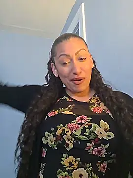 Snapshot of Nikkierosee chatting on 05.28.26 Nikkierosee online show from 05.28.26