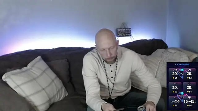 MaxRouger online show from 10.31.25