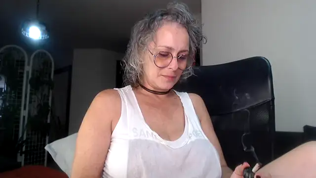 Snapshot of Pinkboobie chatting on 02.10.25 Pinkboobie online show from 02.10.25