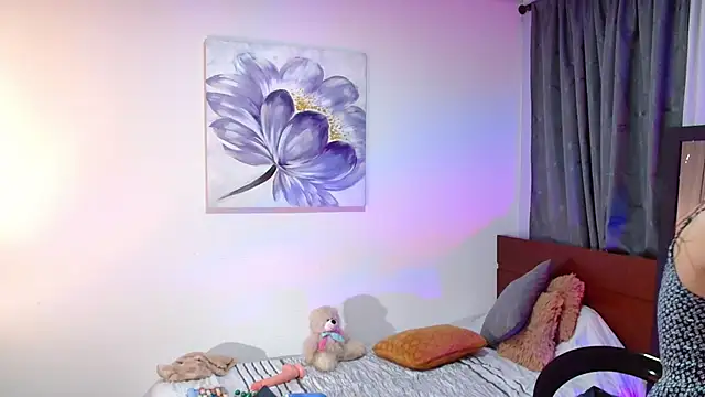 vanessabrown  online show from 01.04.25