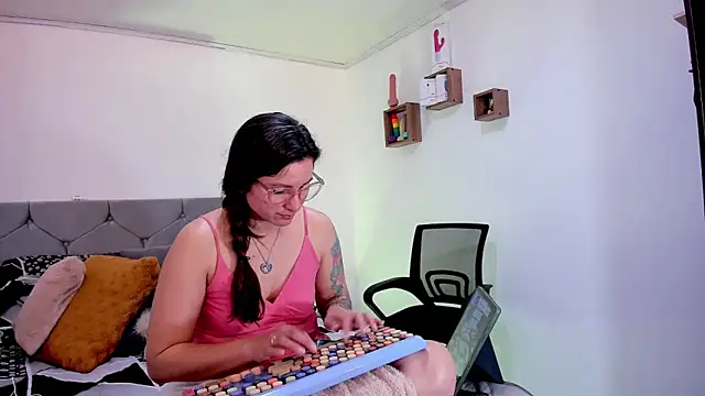 vanessabrown  online show from 10.02.25