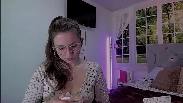 vanessabrown  online show from 04.17.26