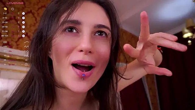 Holla Molly online show from 02.12.25