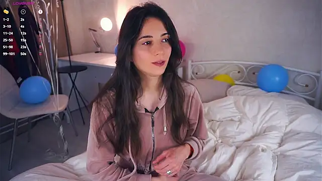 Holla Molly online show from 03.22.25