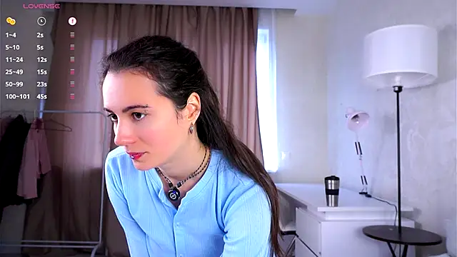 Holla Molly online show from 10.02.25