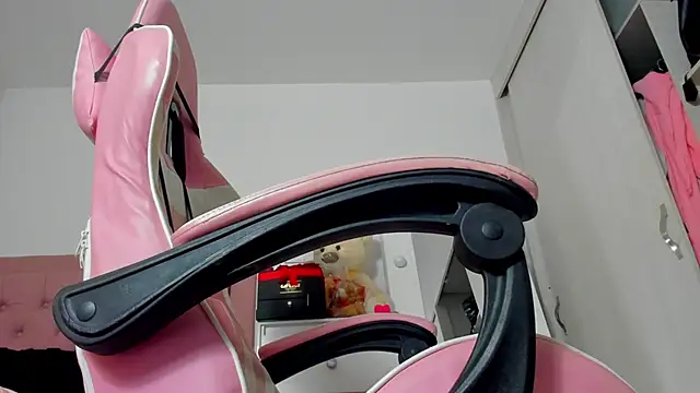 Lindsay-hii online show from 02.20.25