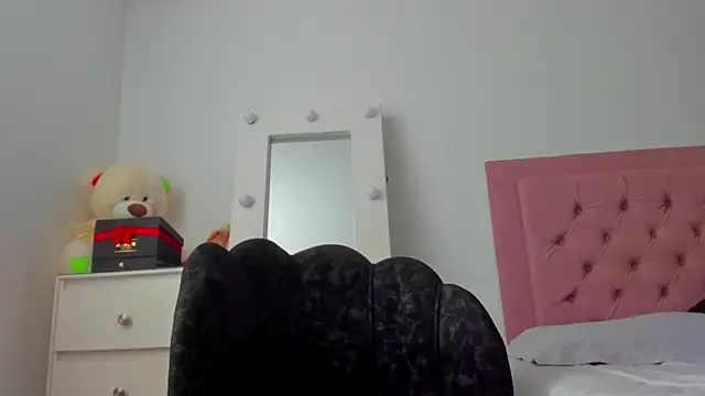 Lindsay-hii online show from 09.24.25