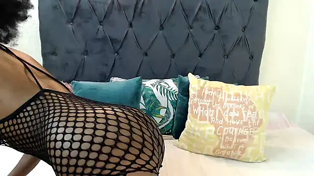 Snapshot of AvaOcean chatting on 10.11.25 AvaOcean online show from 10.11.25