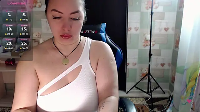 Snapshot of Korolek12 chatting on 10.23.25 Korolek12 online show from 10.23.25